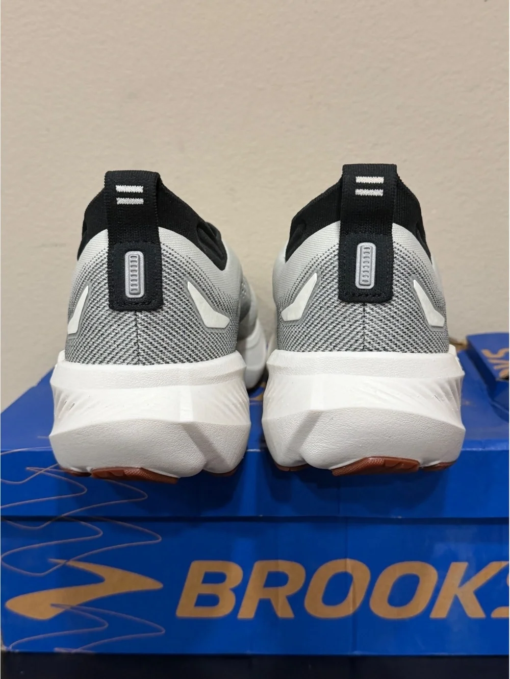 Size 12 - Brooks Glycerin 23 “White Black Gum”